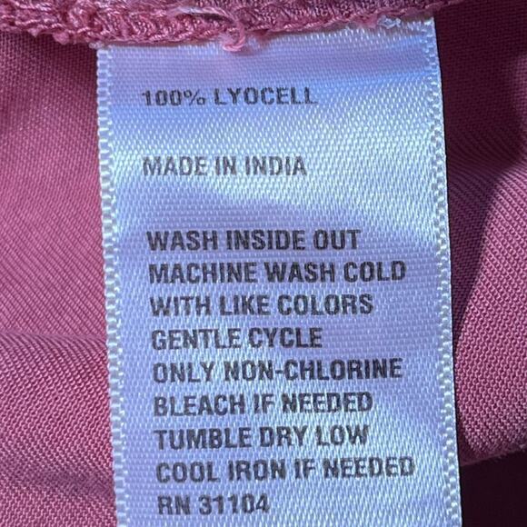 NWT! New Directions Women's Button up Collared shirt. Red Koi Color. Large - Picture 4 of 8